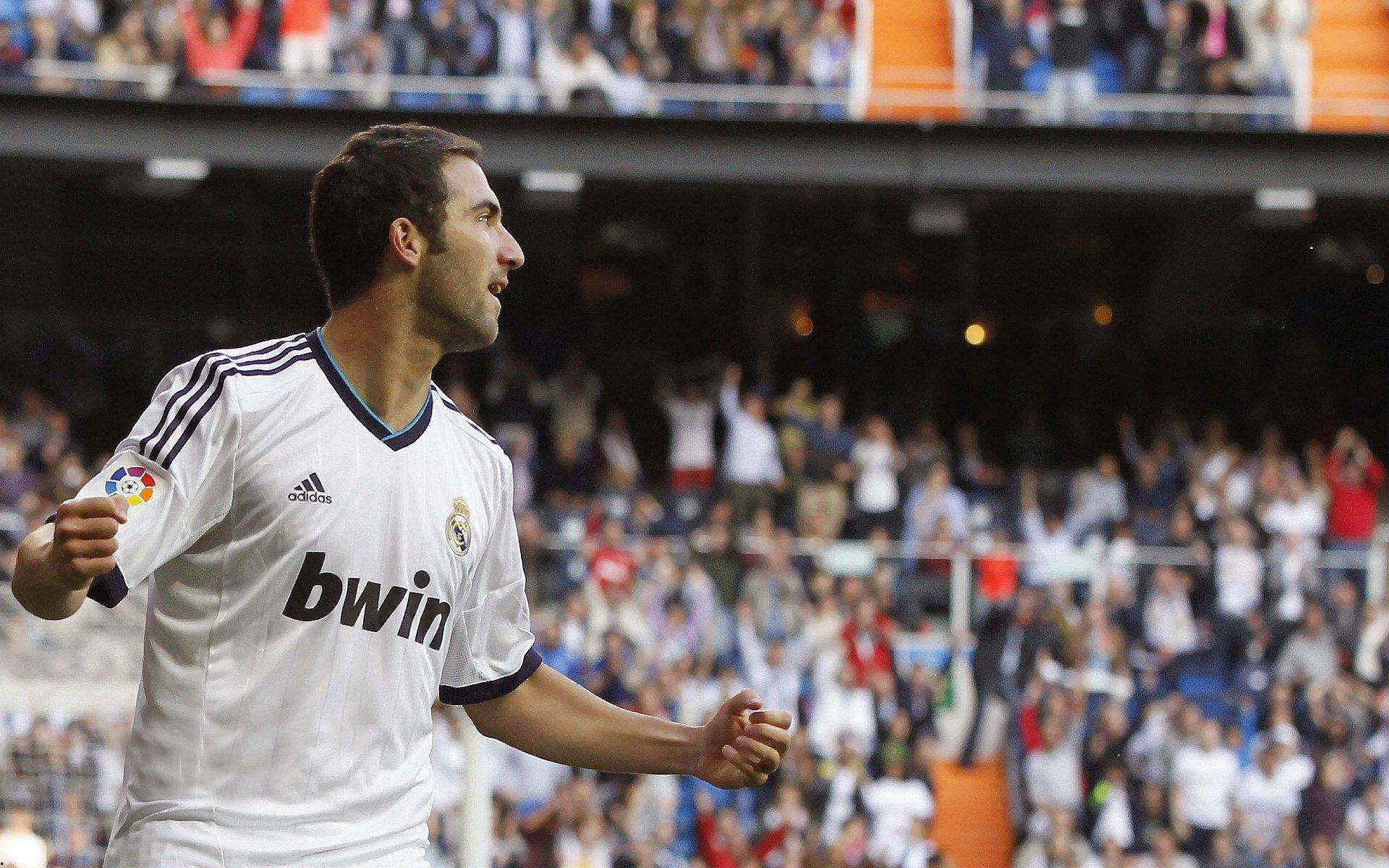 英超争冠悬念再起,维拉3比3利物浦,热刺仍有动力阻击曼城!