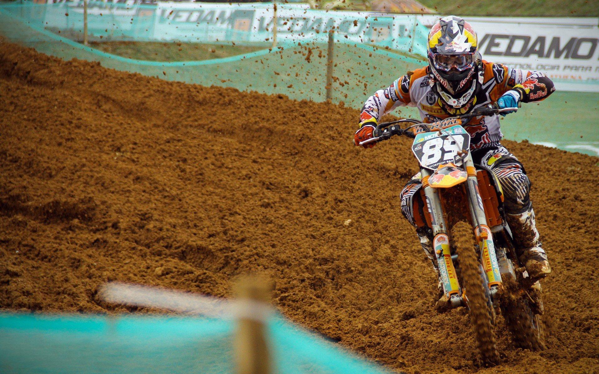 拜仁球员德甲未竟先狂欢,球迷怒火难平,职业精神何在?